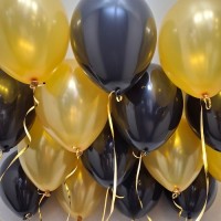 Набор черно-золотых шаров под потолок